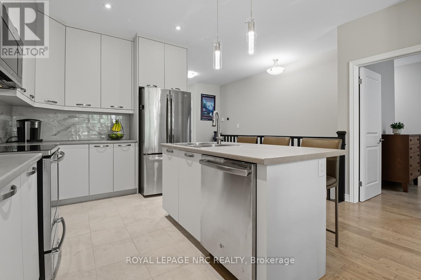 13 Andrew Lane, Thorold (Hurricane/merrittville), Ontario  L2V 0V3 - Photo 14 - X12444656