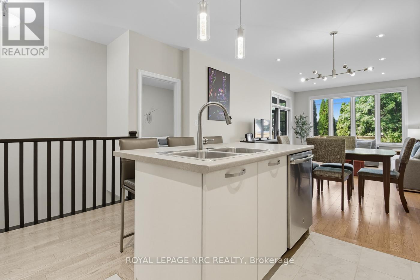 13 Andrew Lane, Thorold (Hurricane/merrittville), Ontario  L2V 0V3 - Photo 15 - X12444656