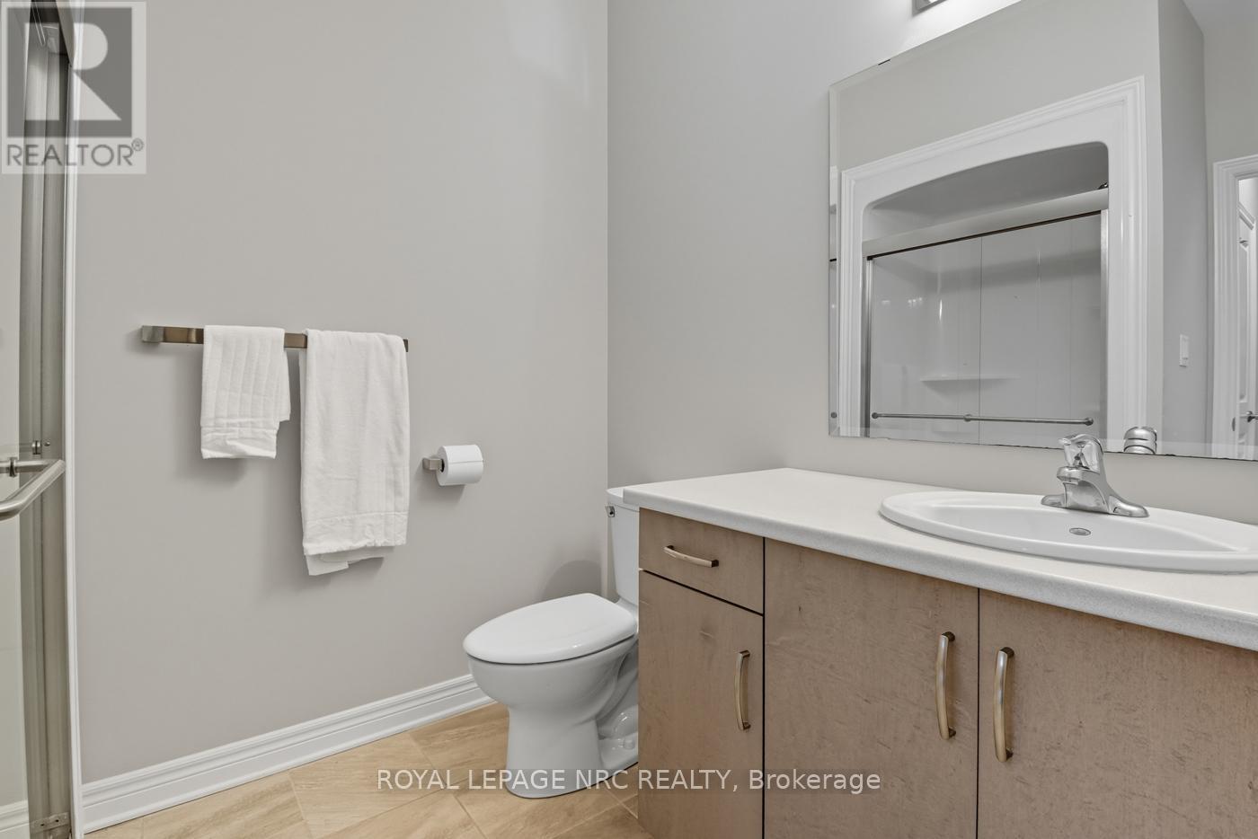 13 Andrew Lane, Thorold (Hurricane/merrittville), Ontario  L2V 0V3 - Photo 27 - X12444656
