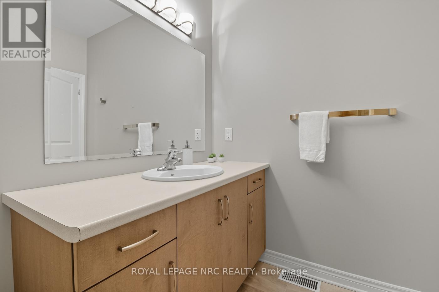 13 Andrew Lane, Thorold (Hurricane/merrittville), Ontario  L2V 0V3 - Photo 28 - X12444656