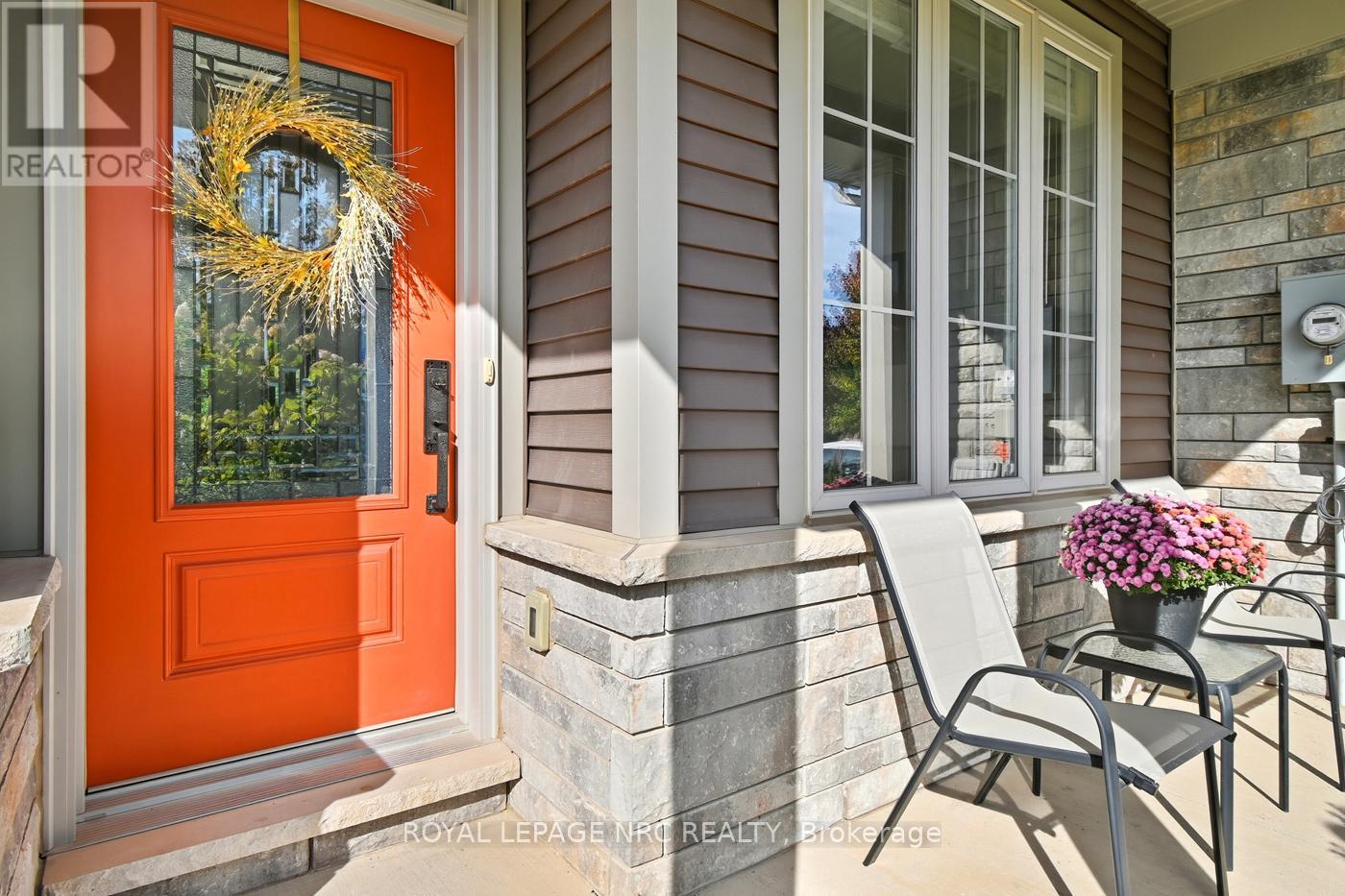 13 Andrew Lane, Thorold (Hurricane/merrittville), Ontario  L2V 0V3 - Photo 3 - X12444656