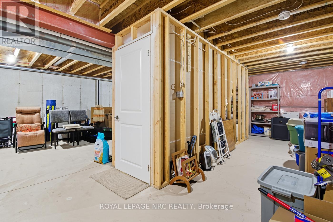 13 Andrew Lane, Thorold (Hurricane/merrittville), Ontario  L2V 0V3 - Photo 32 - X12444656