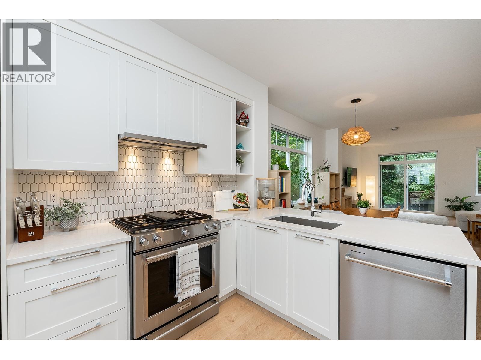 142 1220 Rocklin Street, Coquitlam, British Columbia  V3B 0R6 - Photo 1 - R3055334