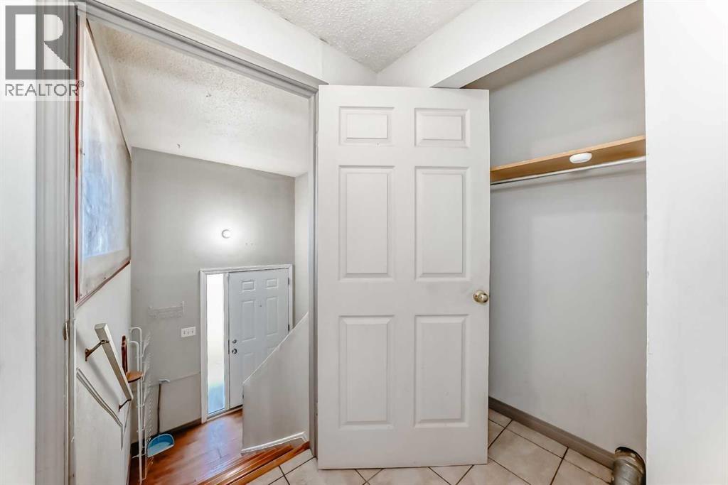 6103 Penbrooke Drive Se, Calgary, Alberta  T2A 3P2 - Photo 4 - A2260487