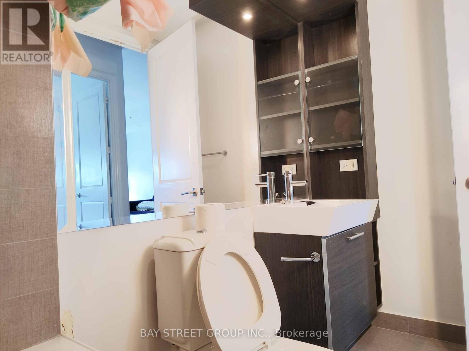 6704 - 388 Yonge Street, Toronto, Ontario  M5B 0A4 - Photo 10 - C12444644