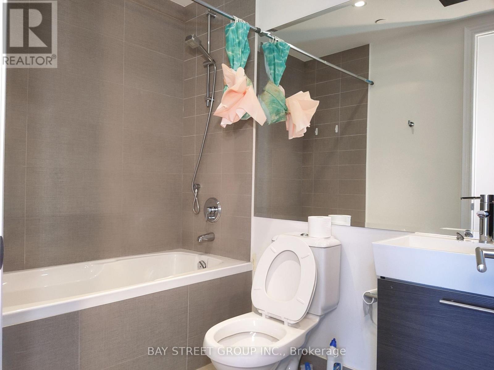6704 - 388 Yonge Street, Toronto, Ontario  M5B 0A4 - Photo 9 - C12444644