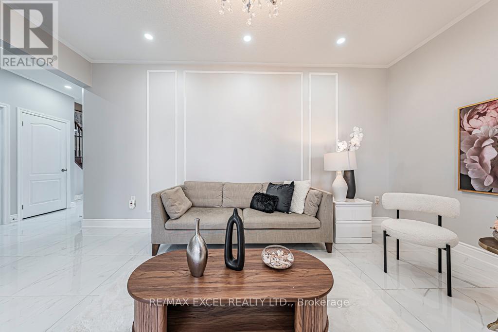 6 Heritage Street, Bradford West Gwillimbury, Ontario  L3Z 0X5 - Photo 7 - N12420414