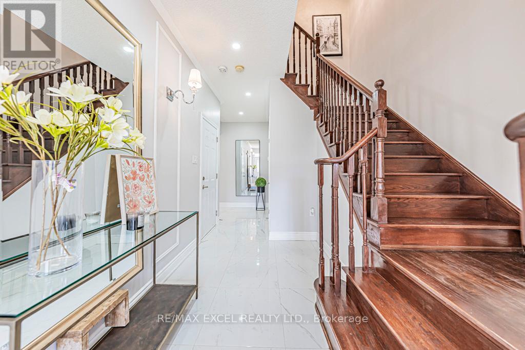 6 Heritage Street, Bradford West Gwillimbury, Ontario  L3Z 0X5 - Photo 9 - N12420414