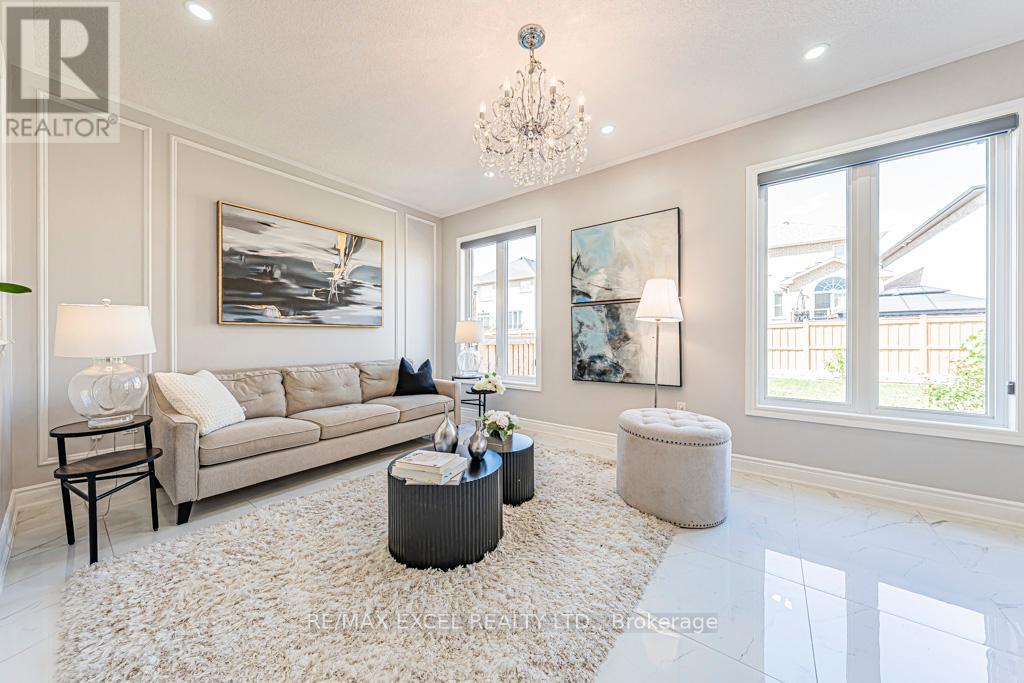 6 Heritage Street, Bradford West Gwillimbury, Ontario  L3Z 0X5 - Photo 3 - N12420414