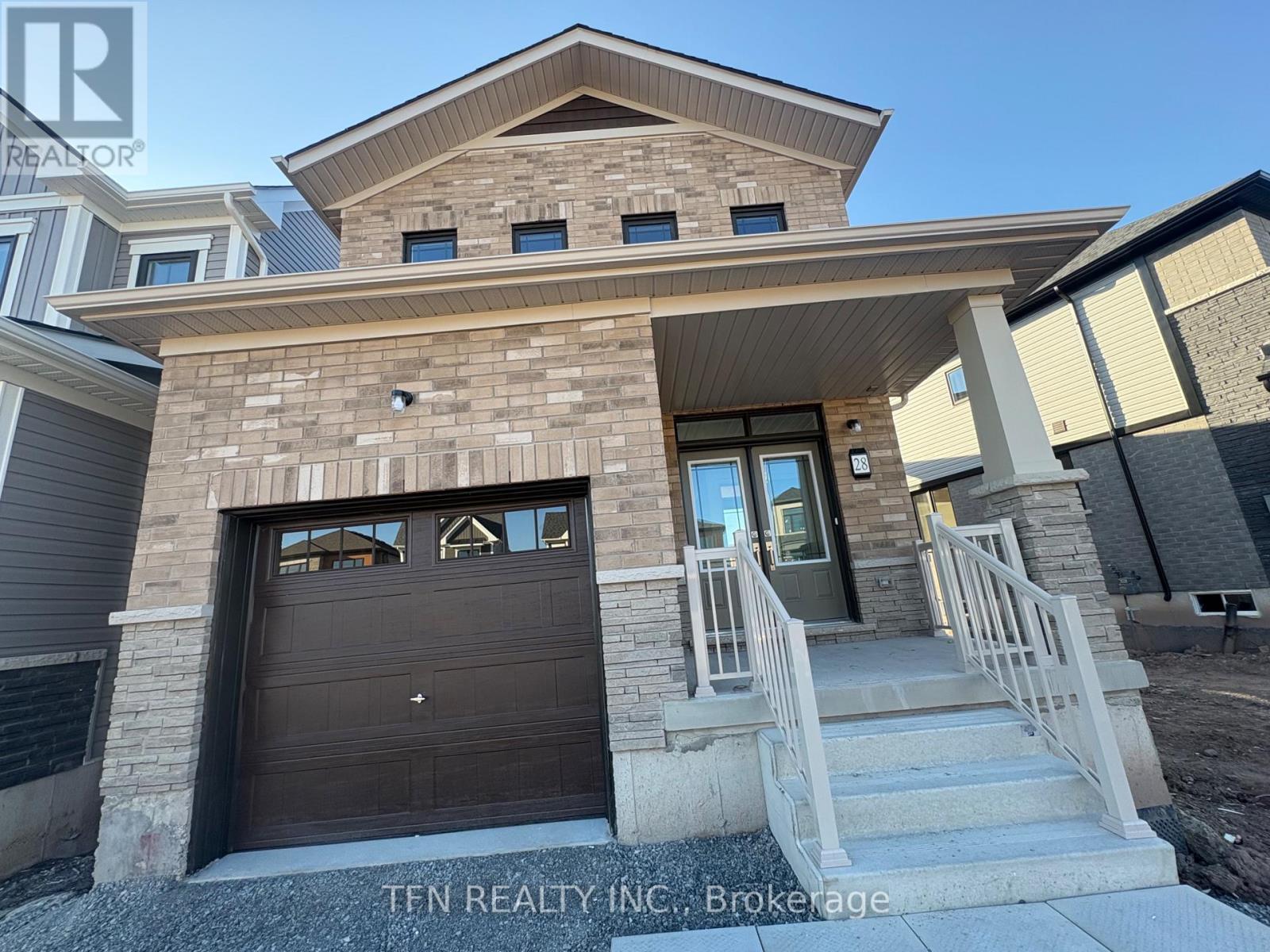 28 Canvas Crescent, Welland, Ontario  L3B 0P4 - Photo 3 - X12365434