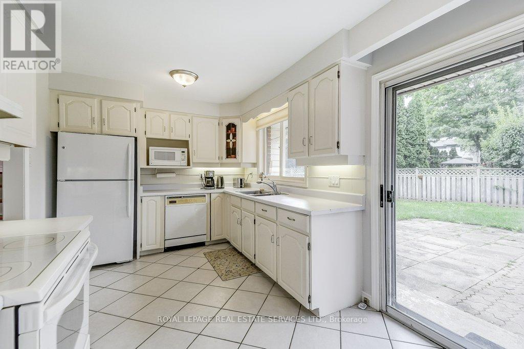 280 Savannah Gate, Oakville (Sw Southwest), Ontario  L6L 4E6 - Photo 17 - W12444643