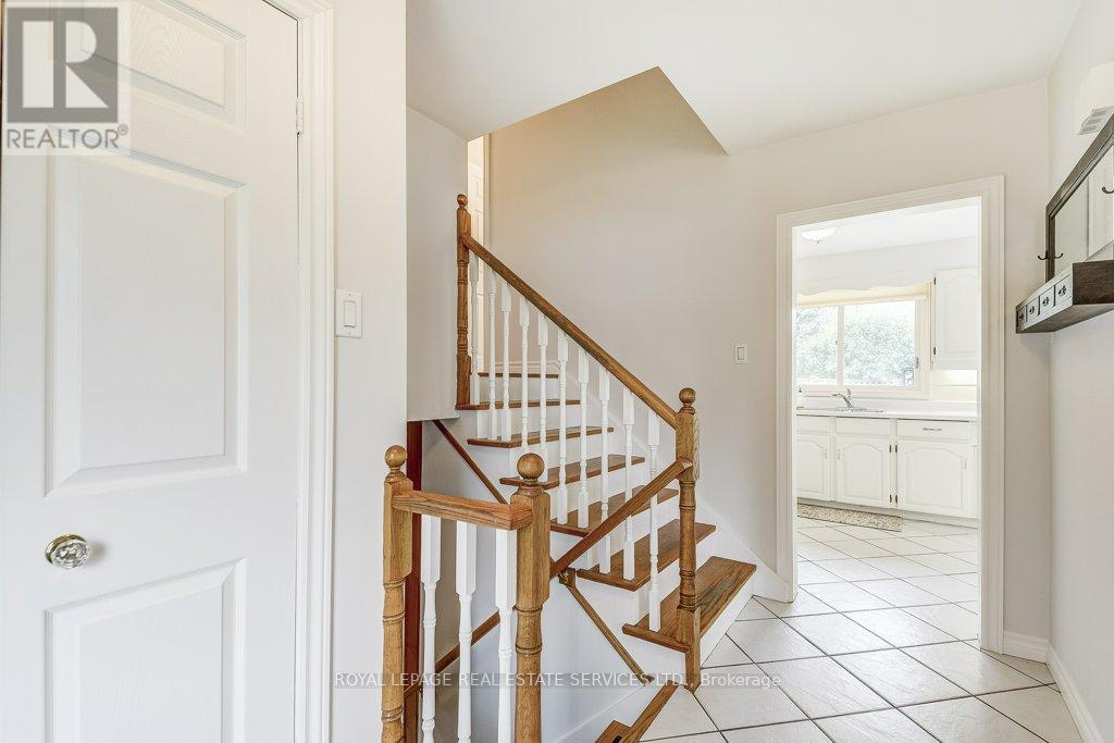 280 Savannah Gate, Oakville (Sw Southwest), Ontario  L6L 4E6 - Photo 7 - W12444643