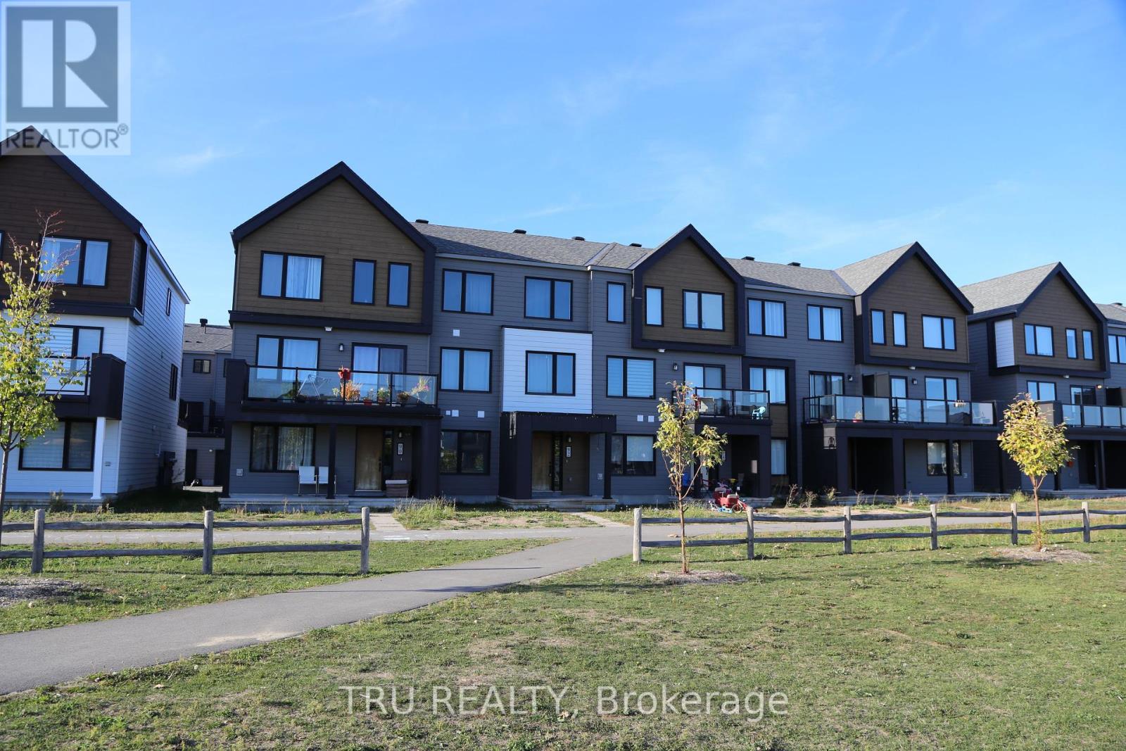 92 KYANITE LANE, Ottawa, Ontario