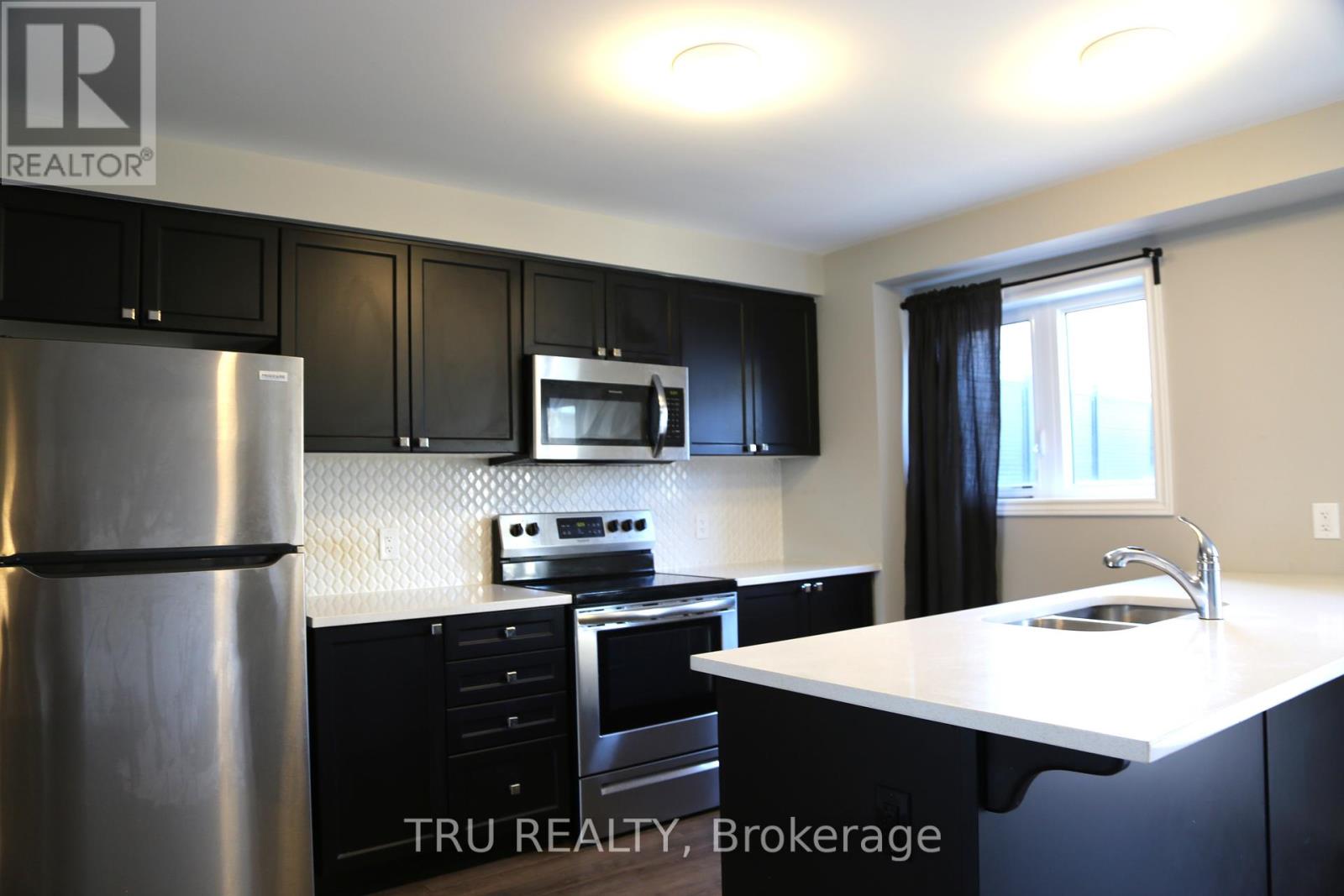 92 Kyanite Lane, Ottawa, Ontario  K2J 7B4 - Photo 6 - X12444688