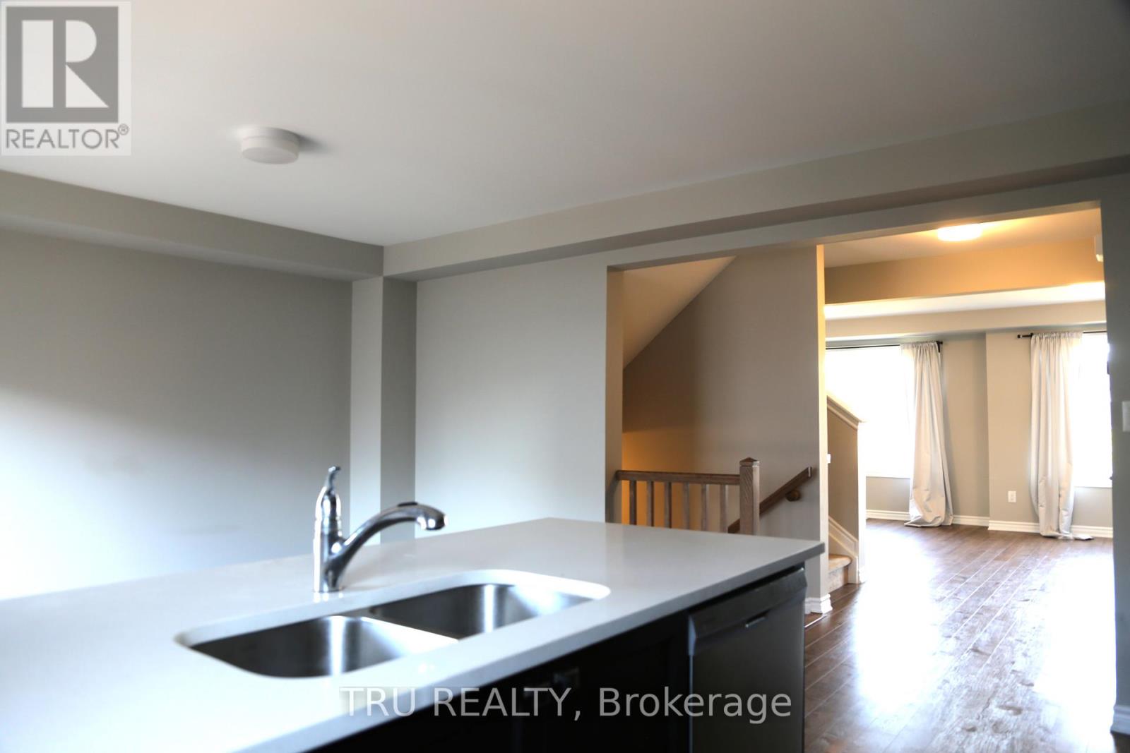 92 Kyanite Lane, Ottawa, Ontario  K2J 7B4 - Photo 8 - X12444688