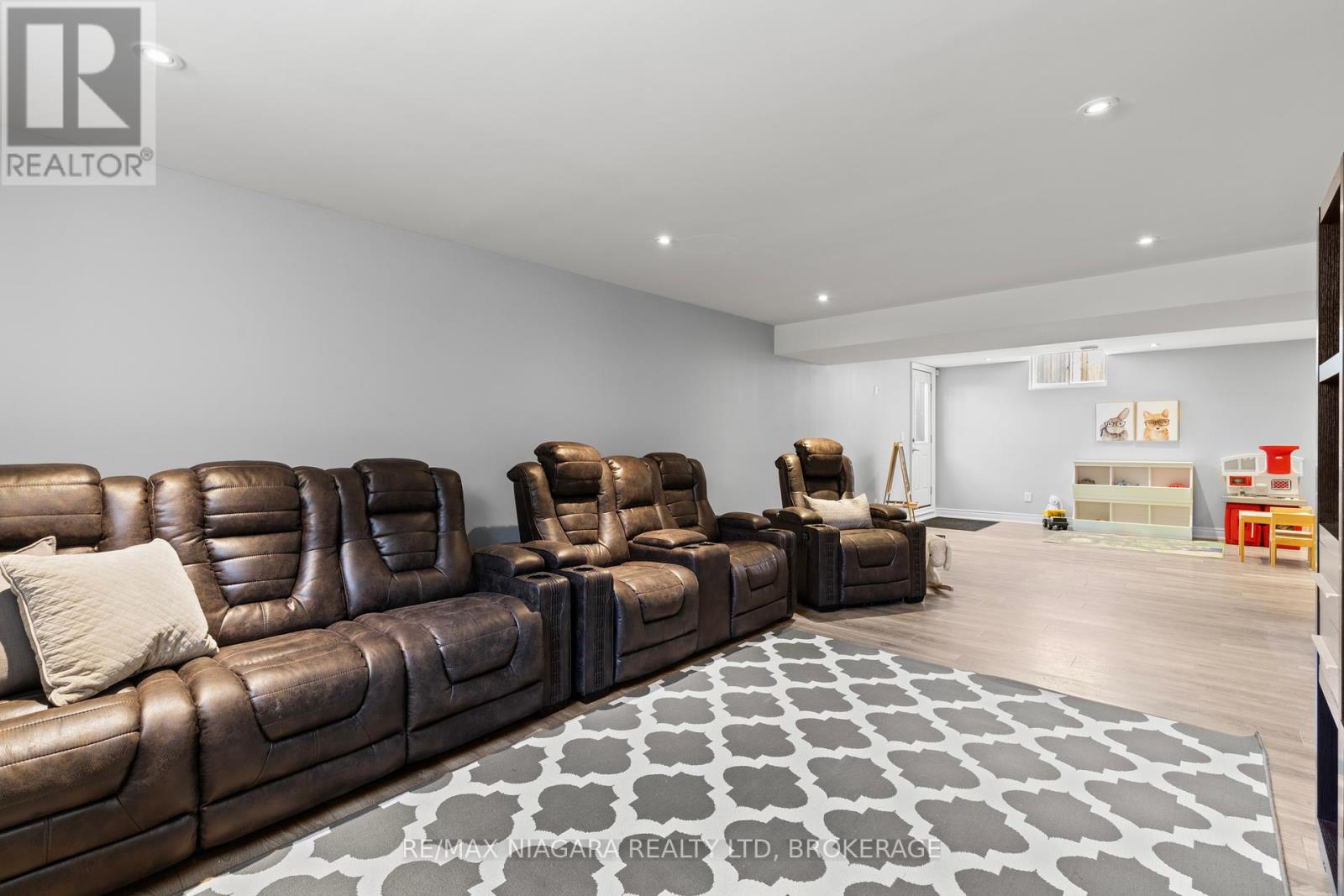 55 Spruce Crescent, Welland (Coyle Creek), Ontario  L3C 0C6 - Photo 36 - X12444668
