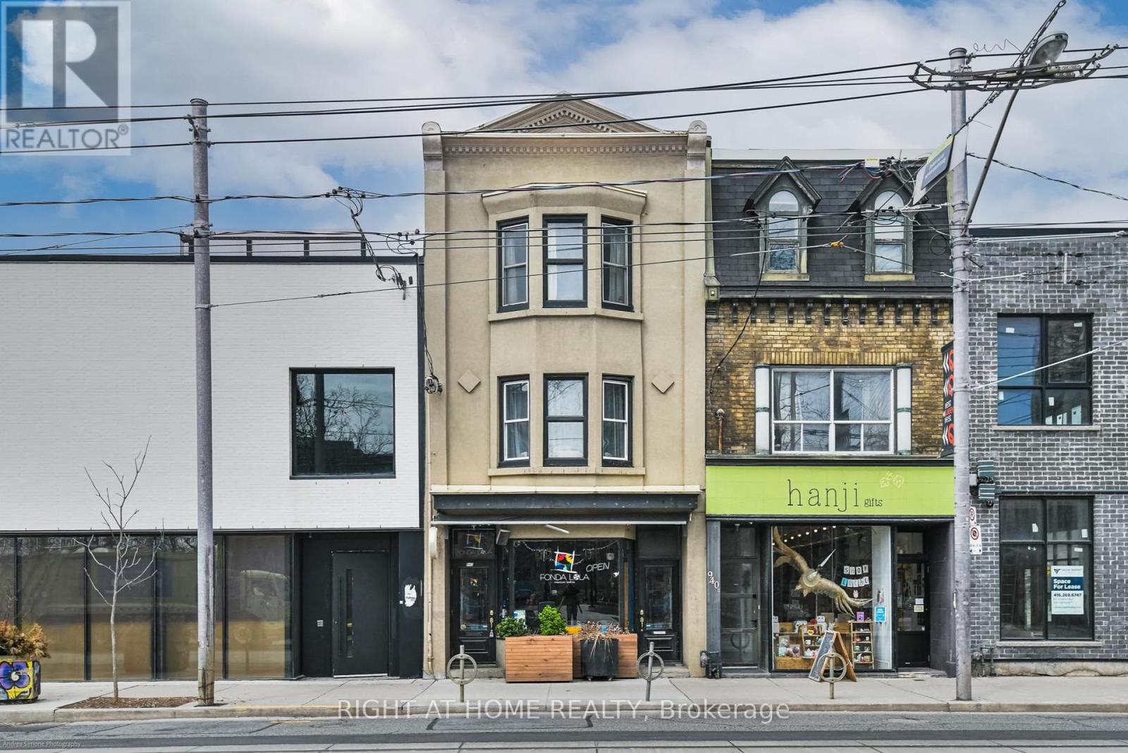 942 Queen Street W, Toronto (Trinity-Bellwoods), Ontario  M6J 1G8 - Photo 1 - C12444671