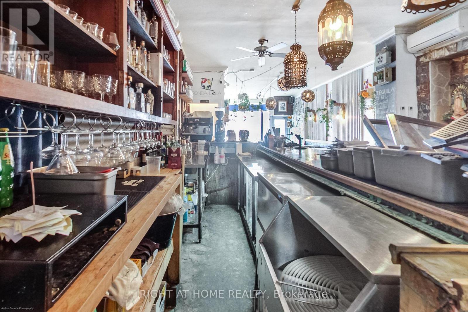 942 Queen Street W, Toronto (Trinity-Bellwoods), Ontario  M6J 1G8 - Photo 10 - C12444671
