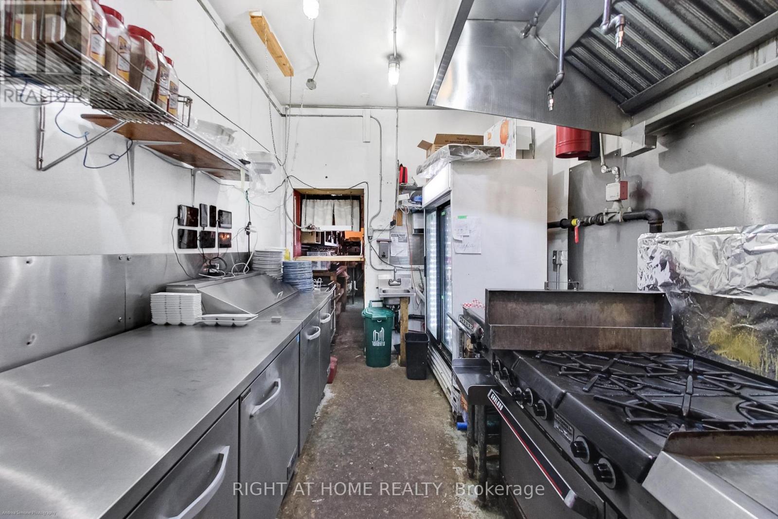 942 Queen Street W, Toronto (Trinity-Bellwoods), Ontario  M6J 1G8 - Photo 12 - C12444671