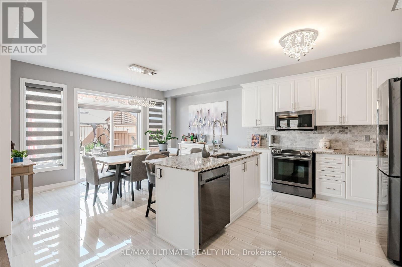 47 Lewis Avenue, Bradford West Gwillimbury (Bradford), Ontario  L3Z 0X2 - Photo 12 - N12444661