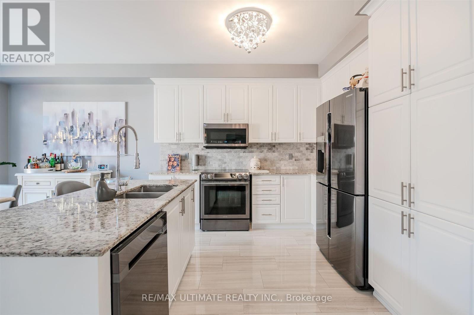 47 Lewis Avenue, Bradford West Gwillimbury (Bradford), Ontario  L3Z 0X2 - Photo 13 - N12444661