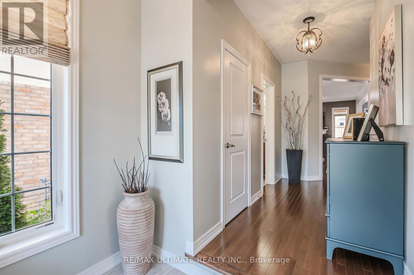 47 Lewis Avenue, Bradford West Gwillimbury (Bradford), Ontario  L3Z 0X2 - Photo 4 - N12444661
