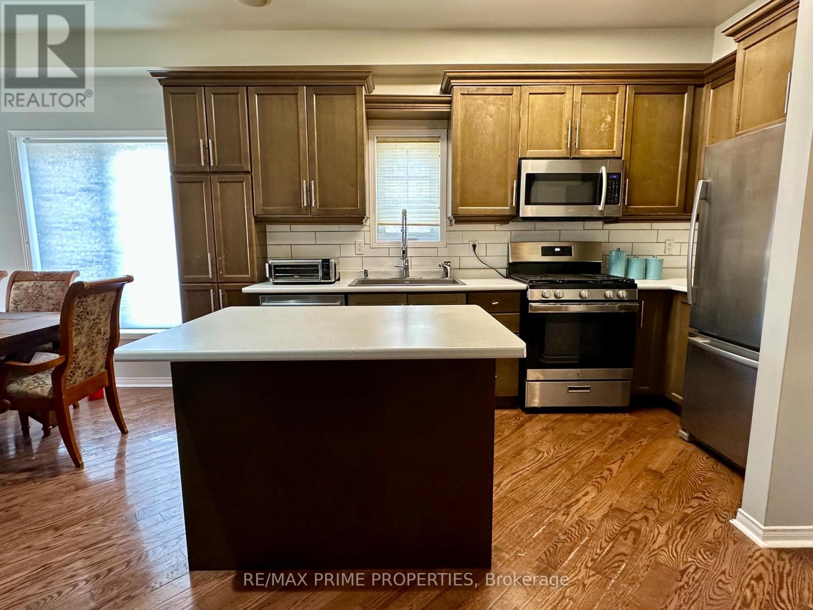 152 Whites Hill Avenue, Markham (Cornell), Ontario  L6B 1C7 - Photo 7 - N12444678