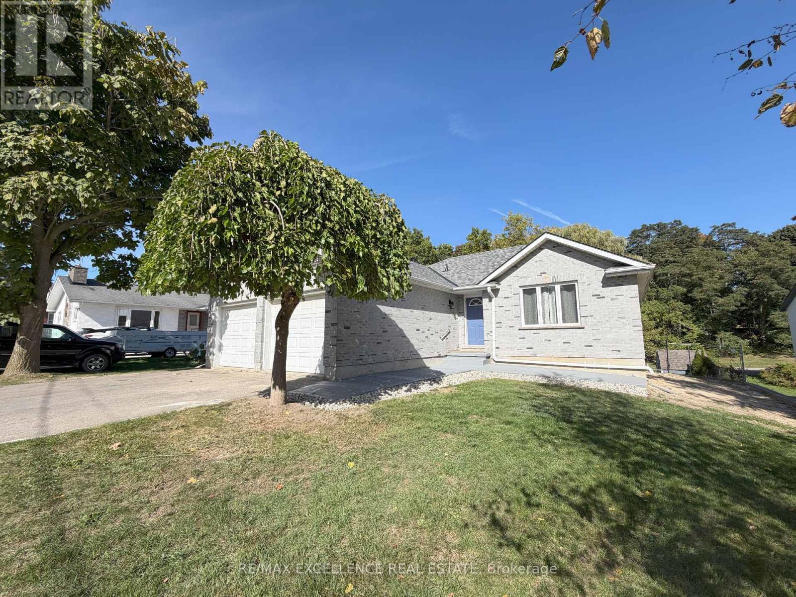490 Broadway Street, Tillsonburg, Ontario  N4G 3S7 - Photo 2 - X12444237