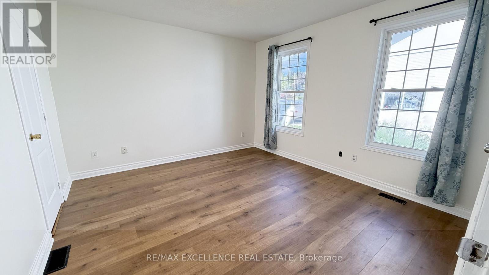 490 Broadway Street, Tillsonburg, Ontario  N4G 3S7 - Photo 9 - X12444237