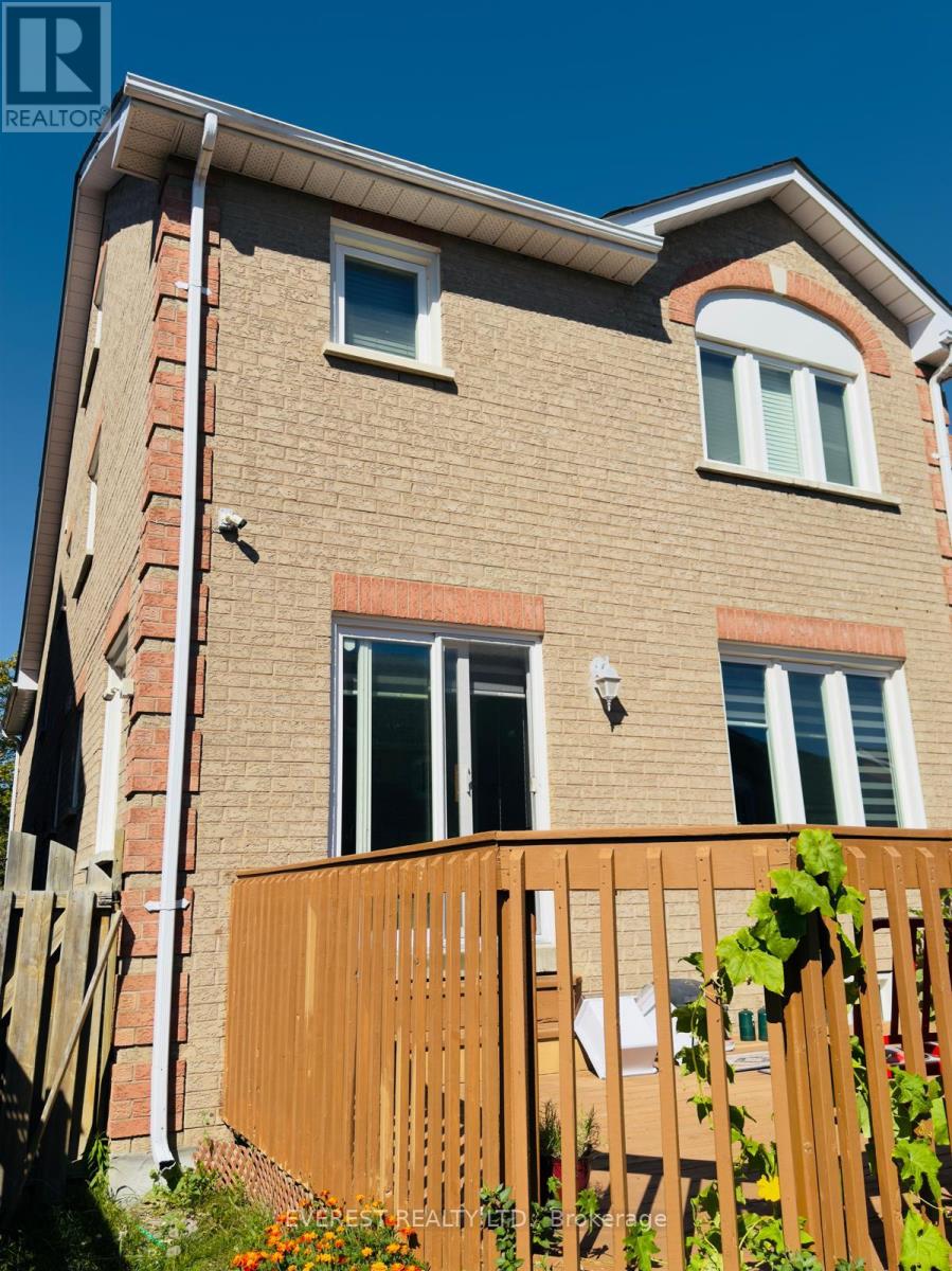 89 Mosley Crescent, Brampton (Fletcher's West), Ontario  L6Y 5C7 - Photo 2 - W12444701