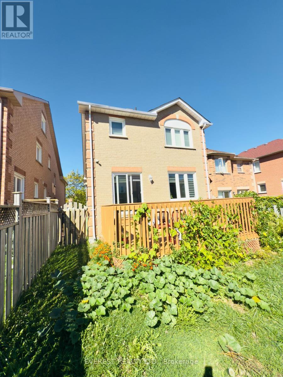 89 Mosley Crescent, Brampton (Fletcher's West), Ontario  L6Y 5C7 - Photo 4 - W12444701