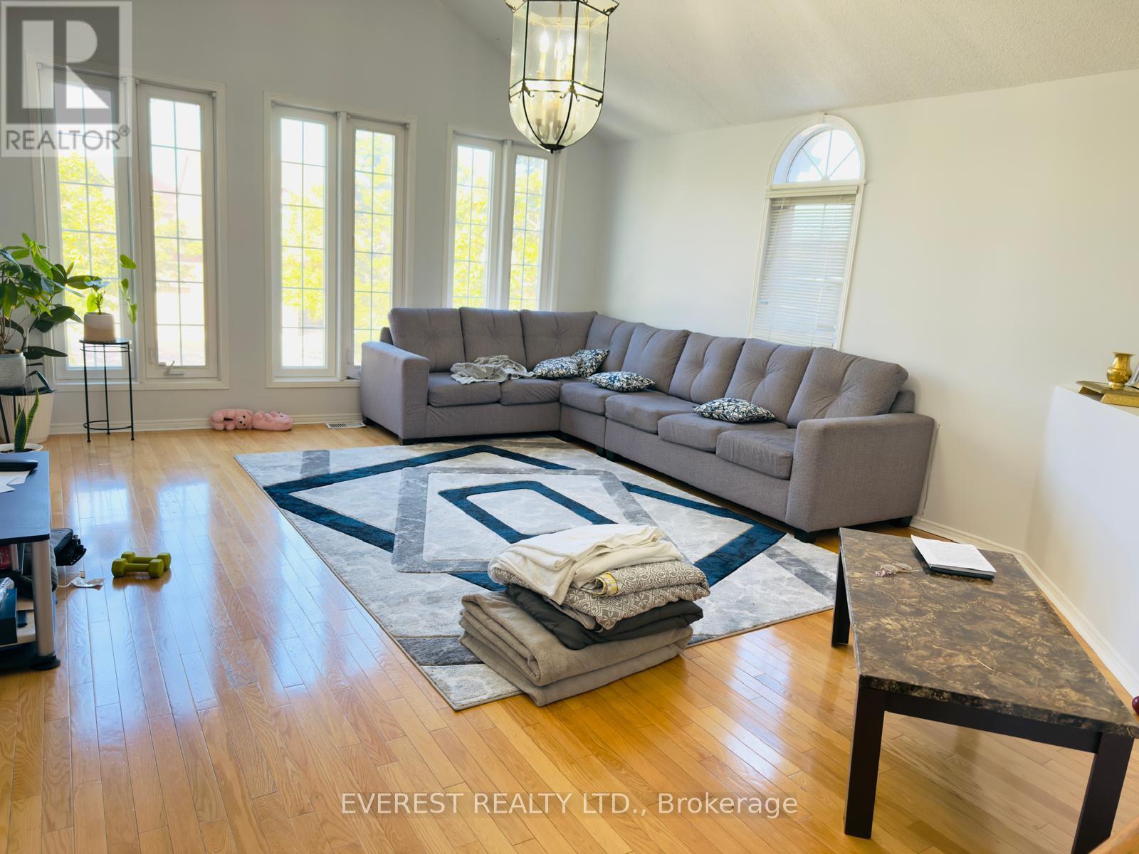 89 Mosley Crescent, Brampton (Fletcher's West), Ontario  L6Y 5C7 - Photo 5 - W12444701