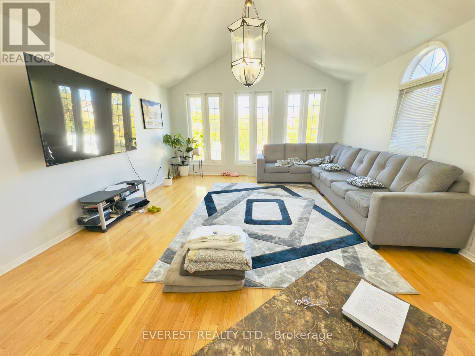 89 Mosley Crescent, Brampton (Fletcher's West), Ontario  L6Y 5C7 - Photo 6 - W12444701