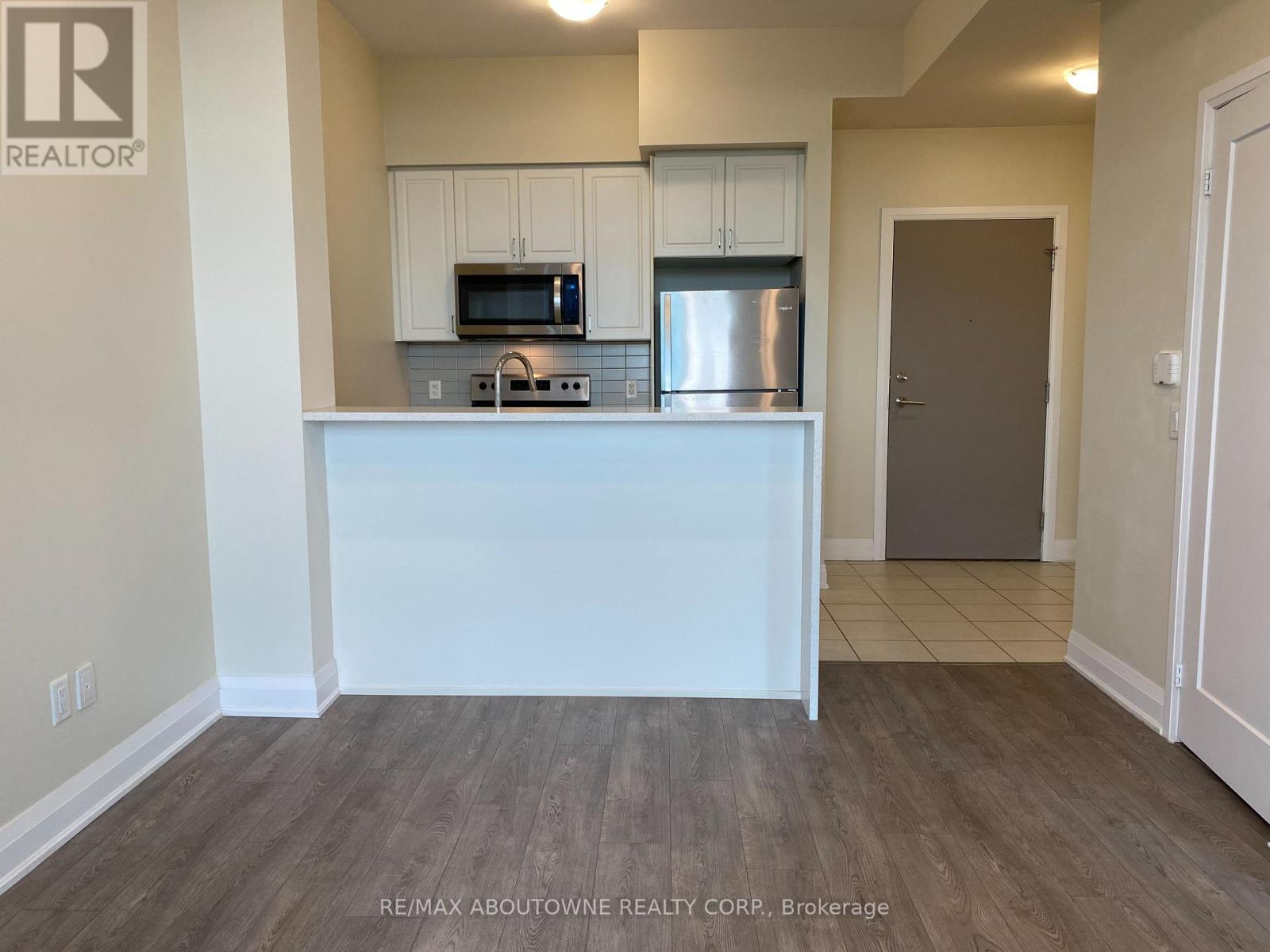 621 - 16 Concord Place, Grimsby (Grimsby Beach), Ontario  L3M 0J1 - Photo 10 - X12444683