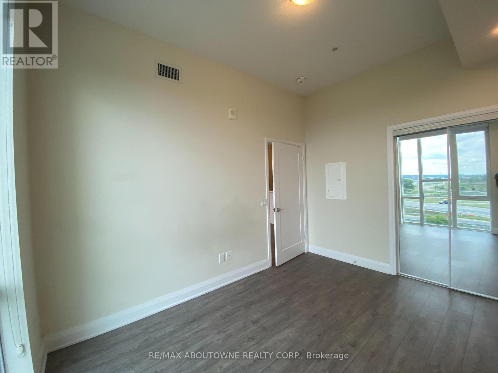 621 - 16 Concord Place, Grimsby (Grimsby Beach), Ontario  L3M 0J1 - Photo 12 - X12444683