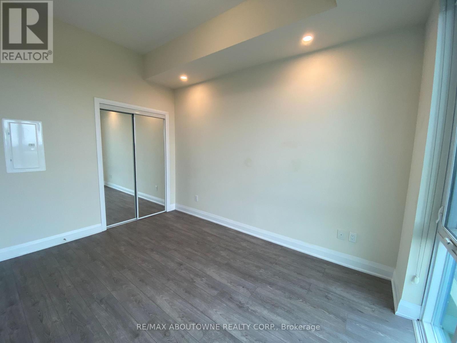 621 - 16 Concord Place, Grimsby (Grimsby Beach), Ontario  L3M 0J1 - Photo 14 - X12444683