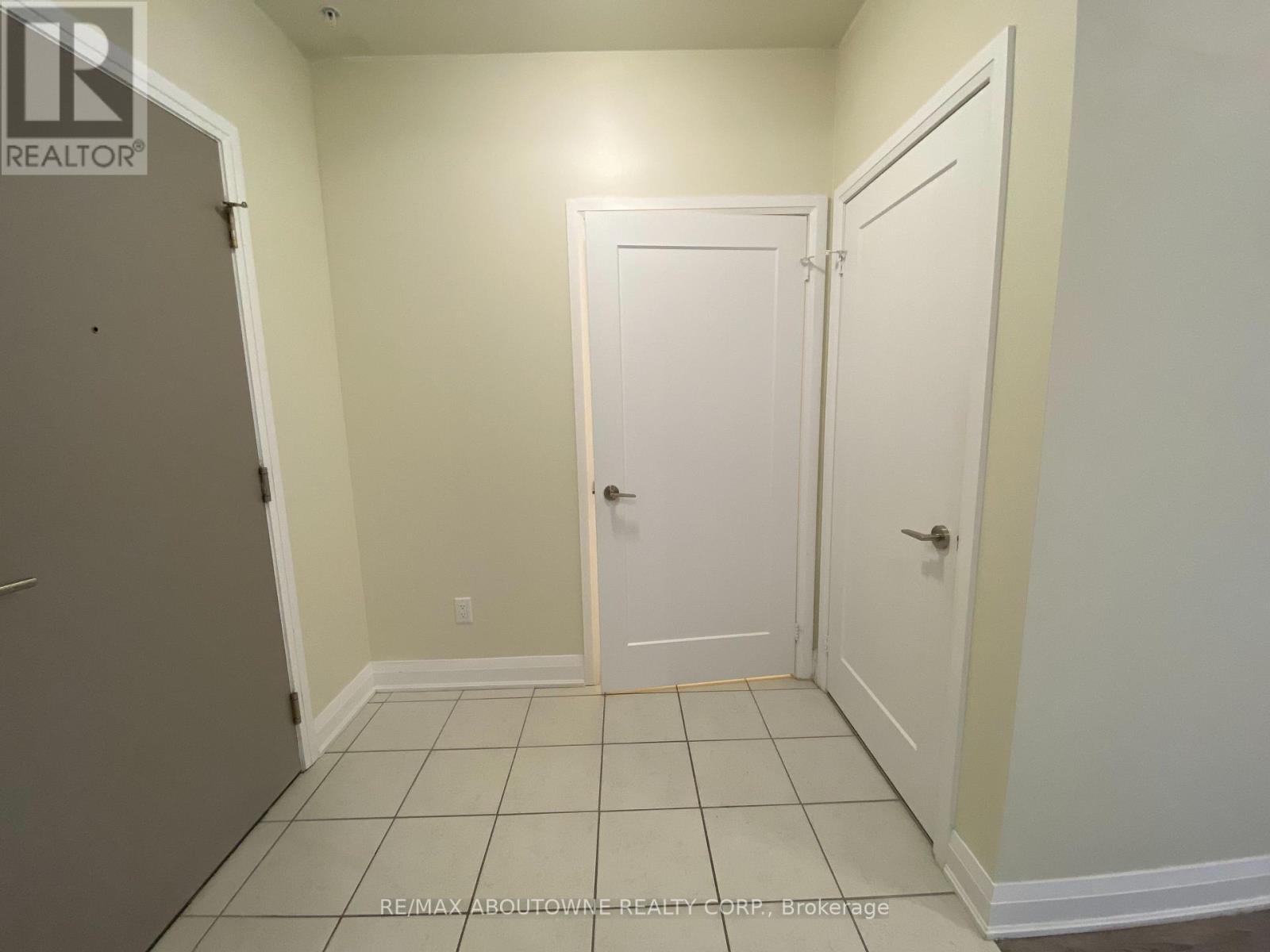 621 - 16 Concord Place, Grimsby (Grimsby Beach), Ontario  L3M 0J1 - Photo 5 - X12444683