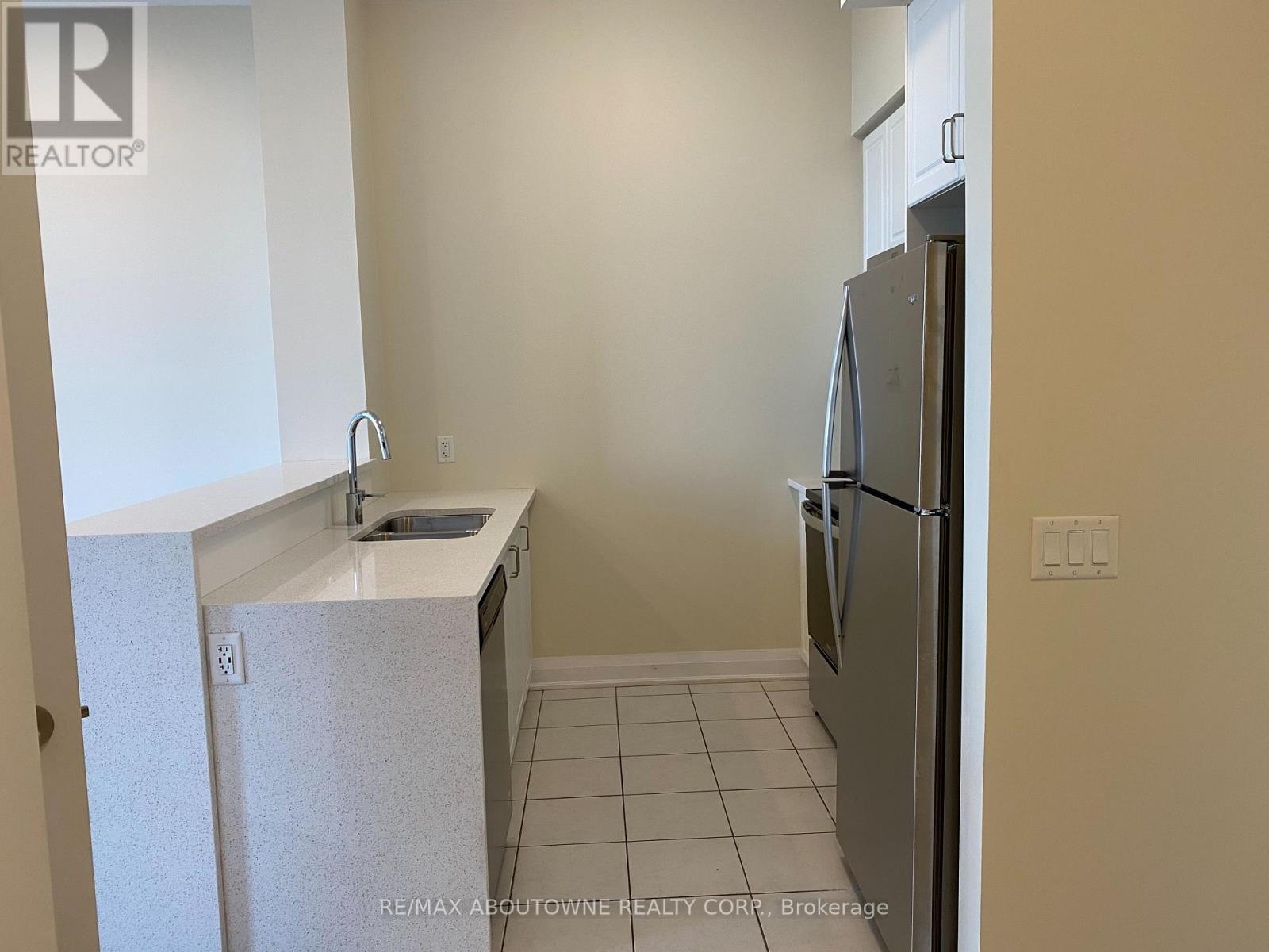 621 - 16 Concord Place, Grimsby (Grimsby Beach), Ontario  L3M 0J1 - Photo 7 - X12444683