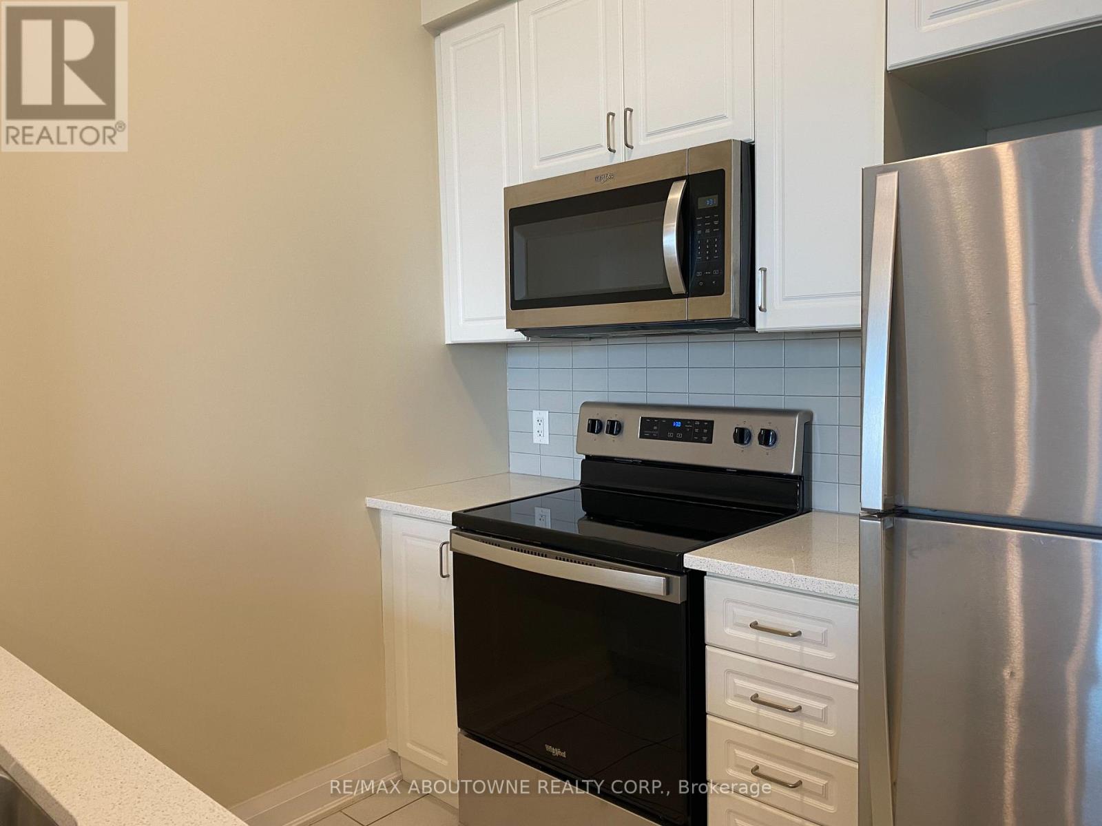 621 - 16 Concord Place, Grimsby (Grimsby Beach), Ontario  L3M 0J1 - Photo 8 - X12444683