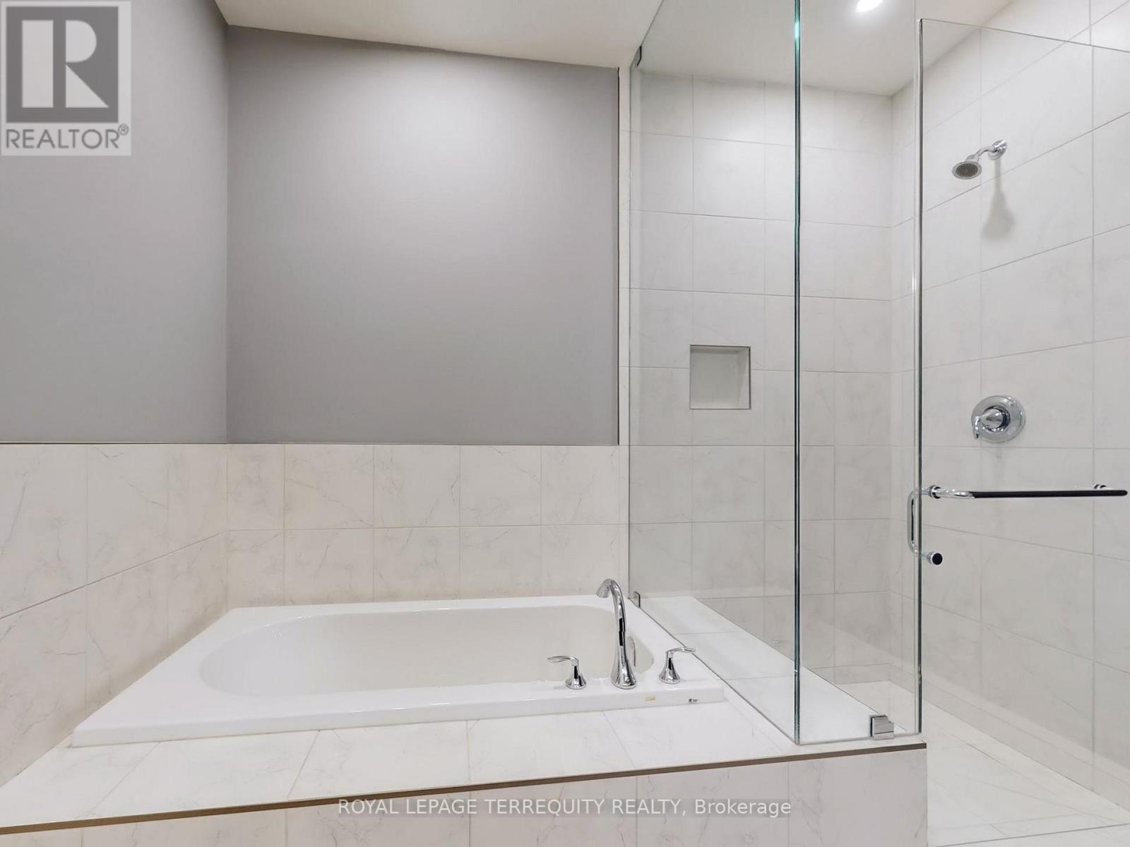 6 - 9245 Shoveller Drive, Niagara Falls (Forestview), Ontario  L2H 0M4 - Photo 18 - X12444686