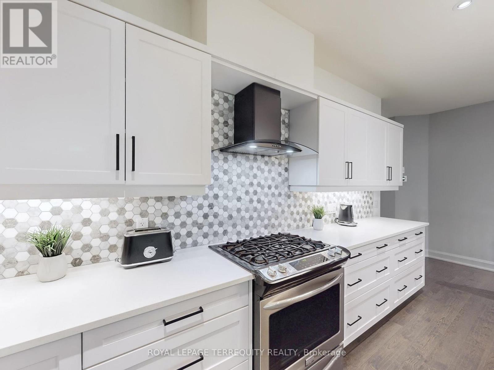 6 - 9245 Shoveller Drive, Niagara Falls (Forestview), Ontario  L2H 0M4 - Photo 9 - X12444686
