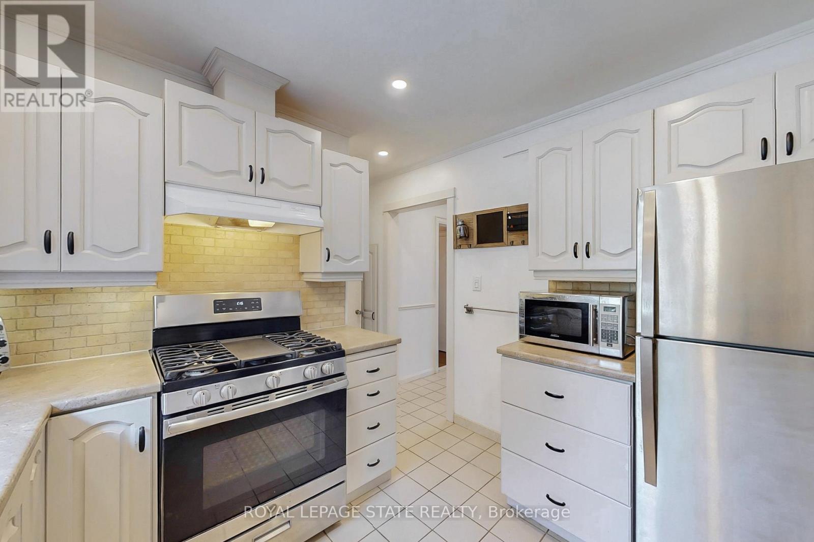 40 Galbraith Drive, Hamilton (Stoney Creek), Ontario  L8G 1Z9 - Photo 18 - X12444703