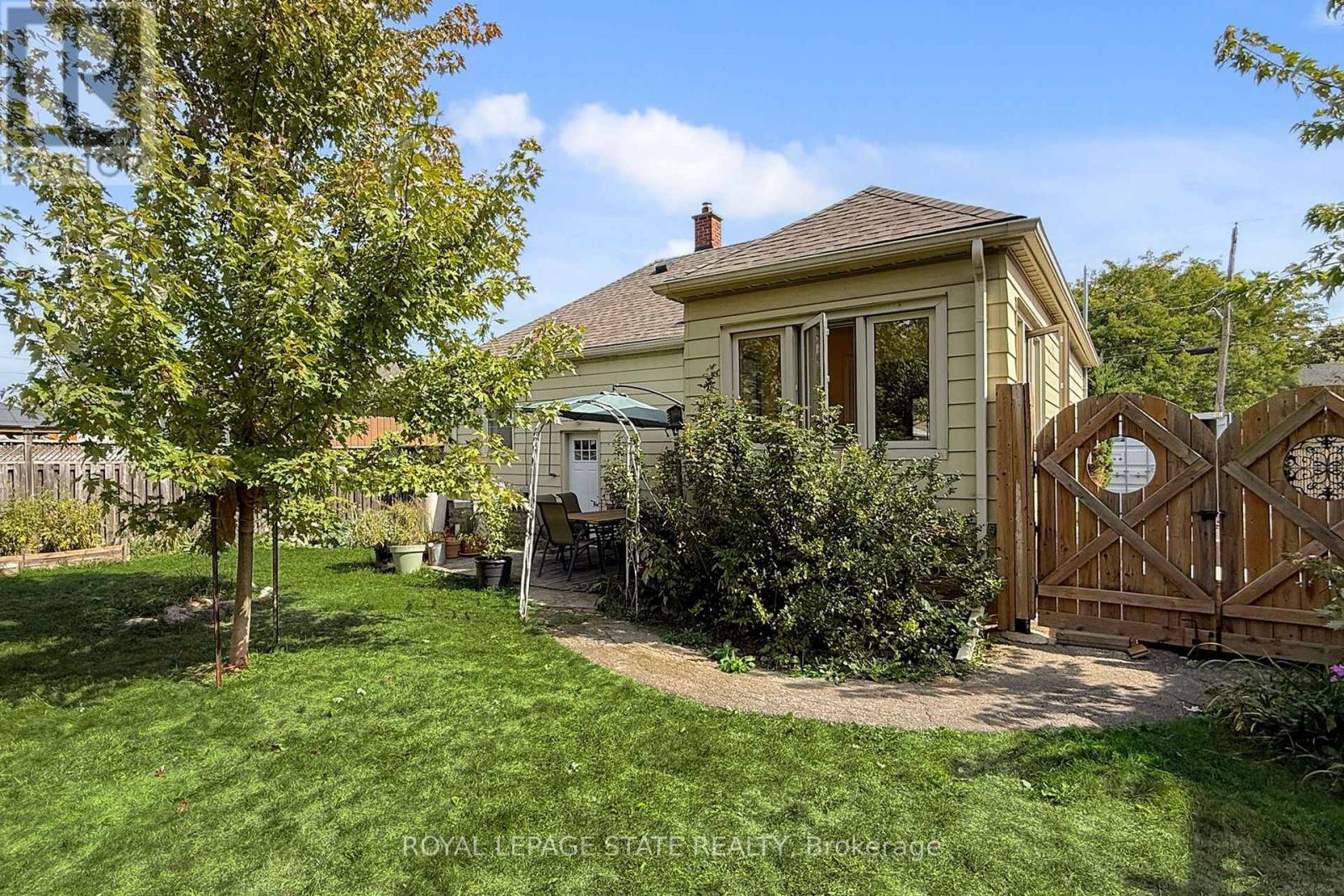 40 Galbraith Drive, Hamilton (Stoney Creek), Ontario  L8G 1Z9 - Photo 3 - X12444703