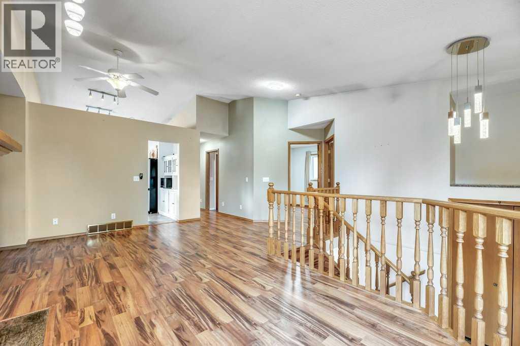 41 Millbank Bay Sw, Calgary, Alberta  T2Y 2Z1 - Photo 7 - A2222216