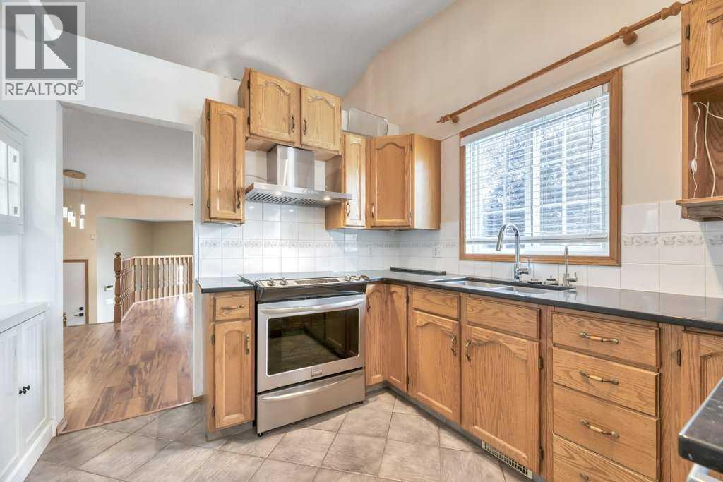 41 Millbank Bay Sw, Calgary, Alberta  T2Y 2Z1 - Photo 10 - A2222216