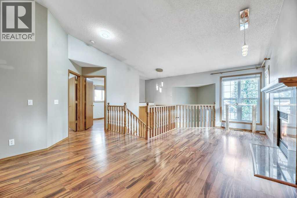 41 Millbank Bay Sw, Calgary, Alberta  T2Y 2Z1 - Photo 5 - A2222216