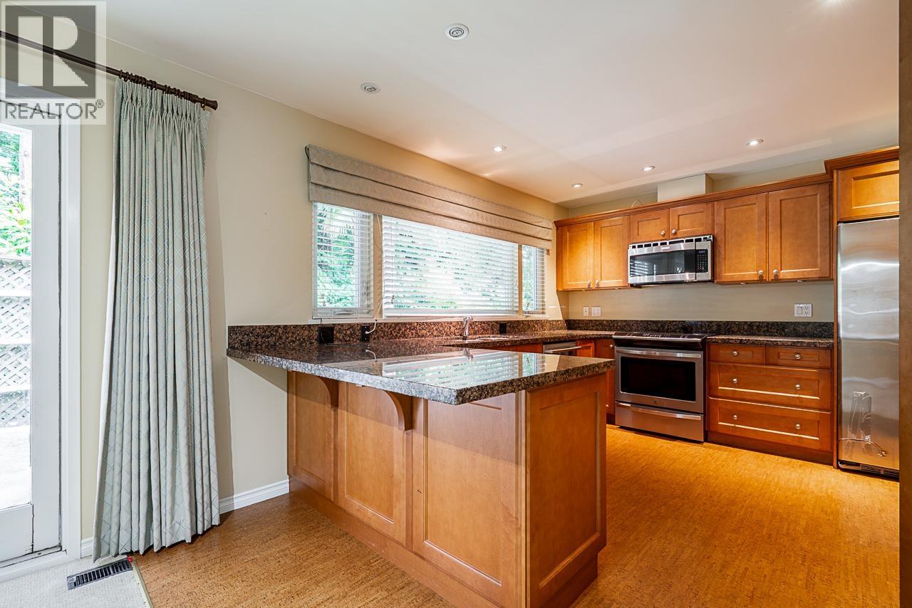2332 Hoskins Road, North Vancouver, British Columbia  V7J 3A3 - Photo 5 - R3054890