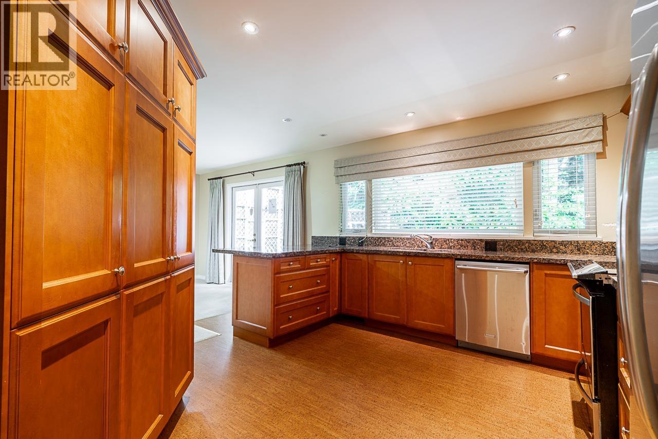 2332 Hoskins Road, North Vancouver, British Columbia  V7J 3A3 - Photo 6 - R3054890