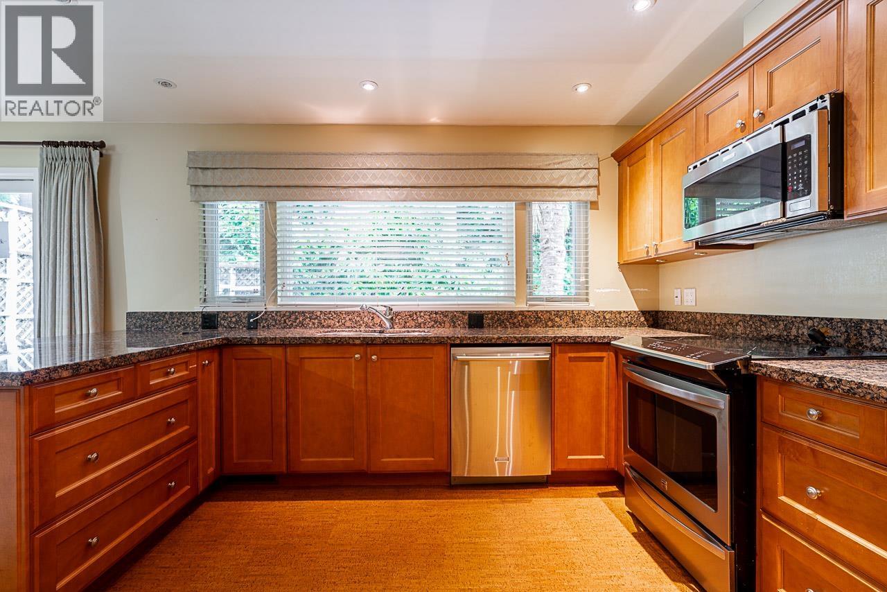 2332 Hoskins Road, North Vancouver, British Columbia  V7J 3A3 - Photo 8 - R3054890