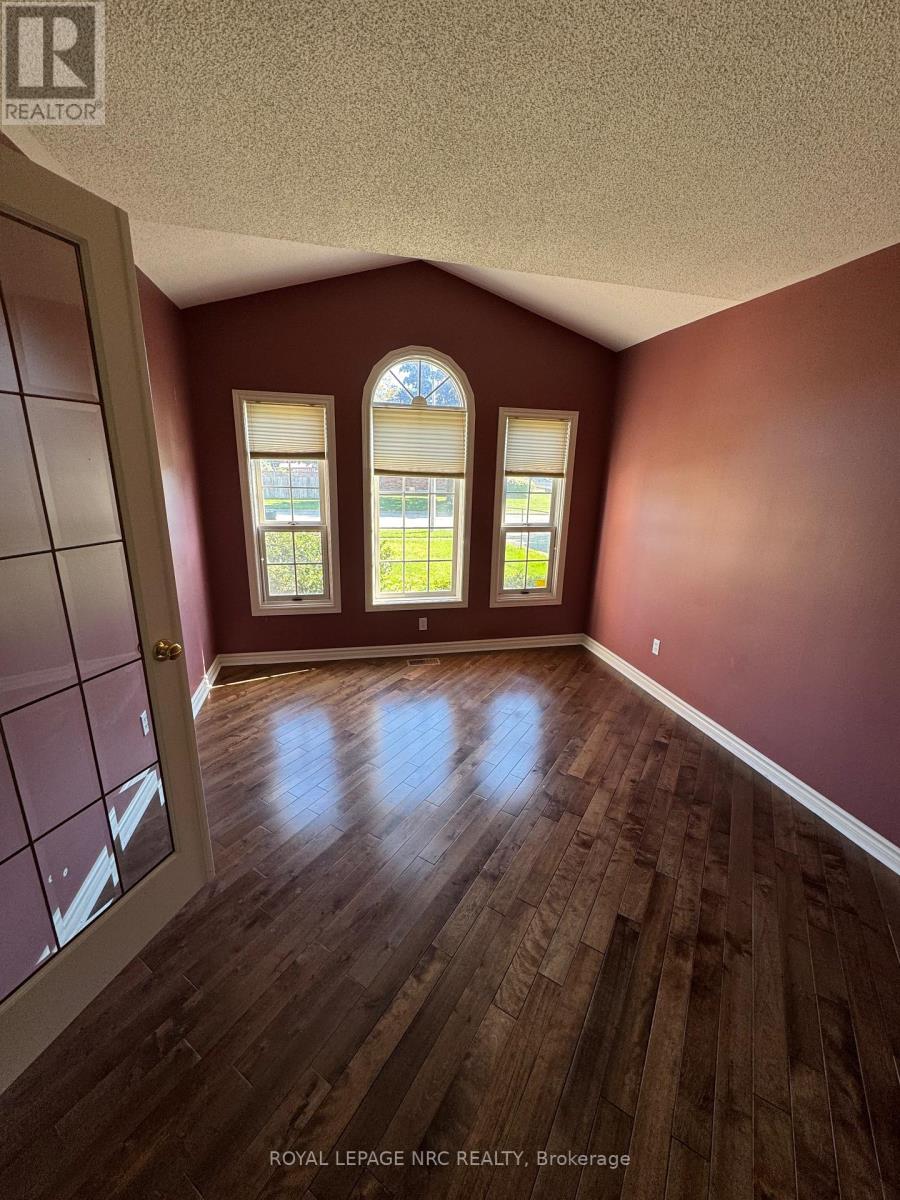 90 Farris Avenue, St. Catharines, Ontario  L2S 3W4 - Photo 2 - X12441699